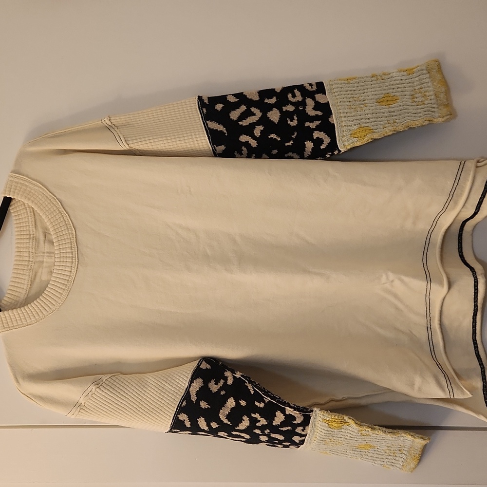 We The Free Tiger Cuff Top Med NWT - Picture 2 of 7